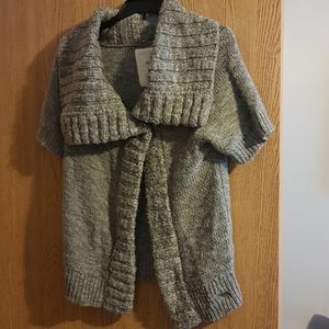 Short sleeve sweater